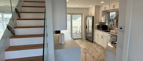 電子レンジ、オーブン、コンロ、食器洗い機