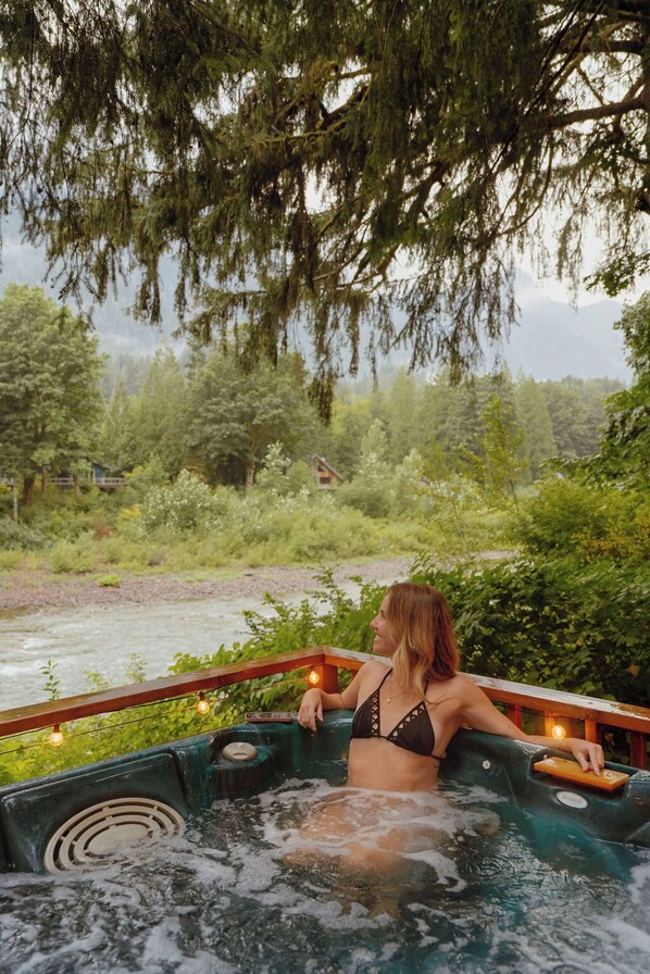 Tina de hidromasaje al aire libre