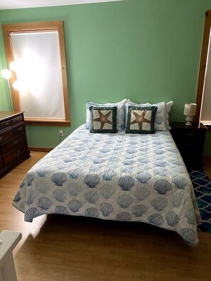 1 soverom, skrivebord, strykejern/-brett og wi-fi (inkludert)