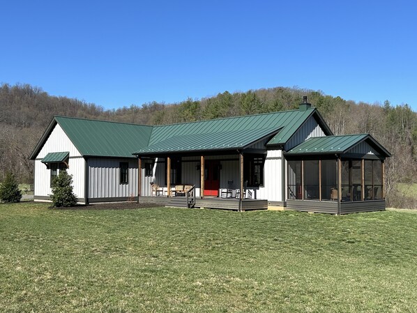 المنشأة من الخارج