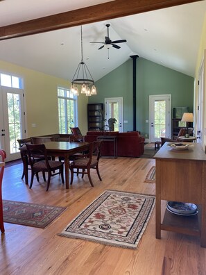 Interior - Sleeps 6, custom, gorgeous home on 180 acres, amazing views of Old Rag Mountain (Etlan)