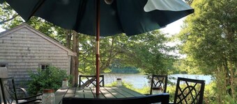 COZY CAPE COTTAGE ON THE POND!