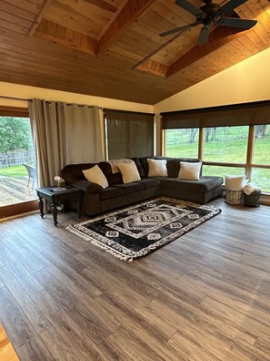 TV - New listing - walk to Beaver Stadium! (State College)