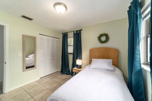 4 bedrooms, iron/ironing board, free WiFi, bed sheets