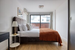 3 chambres, fer et planche à repasser, Wi-Fi, draps fournis