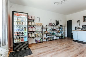 Gift shop - Grey Pine Lodge (Waynesboro)