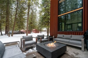 Property grounds - FINE PINE PLACE in town / luxury modern / wow kitchen / whole house / yes dogs! (McCall)