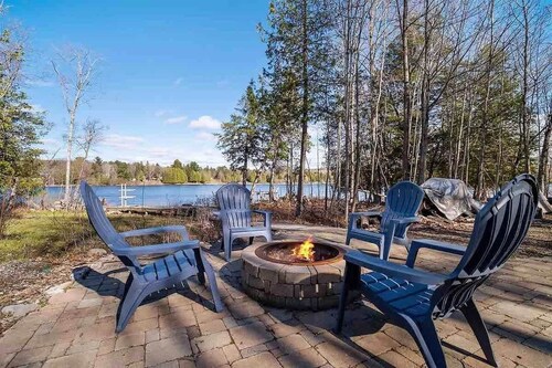 Lakefront Home w/ Hot Tub | Perfect for Families & Groups