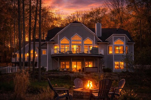 Lakefront Escape | Hot Tub, Dock + Sleeps 14 | Perfect for Groups