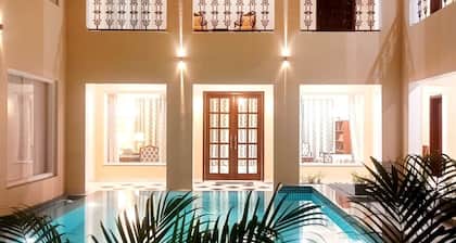 Nestled in outskirts 20 minutes of drive from City palace.