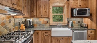 Secluded cabin with your own pond. Waterfront steps away. 30min to ski big mtn