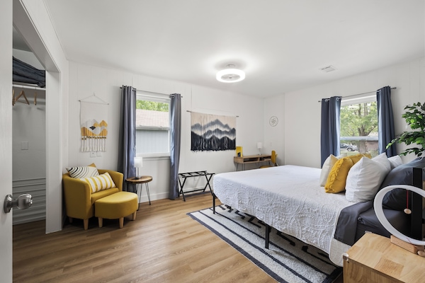 4 Schlafzimmer, Schreibtisch, Bügeleisen/Bügelbrett, Reisekinderbett