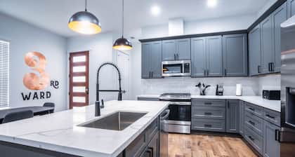 Home in the Heart of Houston - Arcade and Hot Tub!