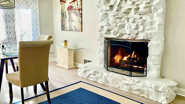 Interior - Beautiful 2BR 1BA - Atlanta's Best Location & Amenities (Atlanta)