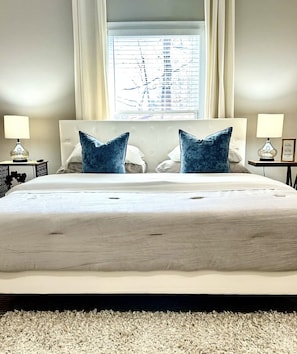 2 bedrooms, desk, iron/ironing board, free WiFi - Beautiful 2BR 1BA - Atlanta's Best Location & Amenities (Atlanta)