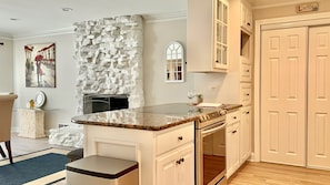 Fridge, microwave, oven, stovetop - Beautiful 2BR 1BA - Atlanta's Best Location & Amenities (Atlanta)