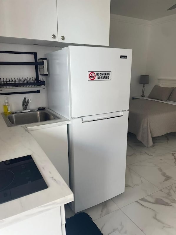 Private kitchen - The Sunset Stay BnB (Nassau)