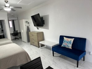 Superior Studio Suite, 2 Queen Beds, Non Smoking | Living area