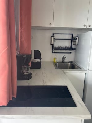 Private kitchen - The Sunset Stay BnB (Nassau)