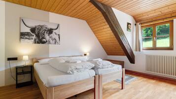 4 bedrooms, free WiFi, bed sheets