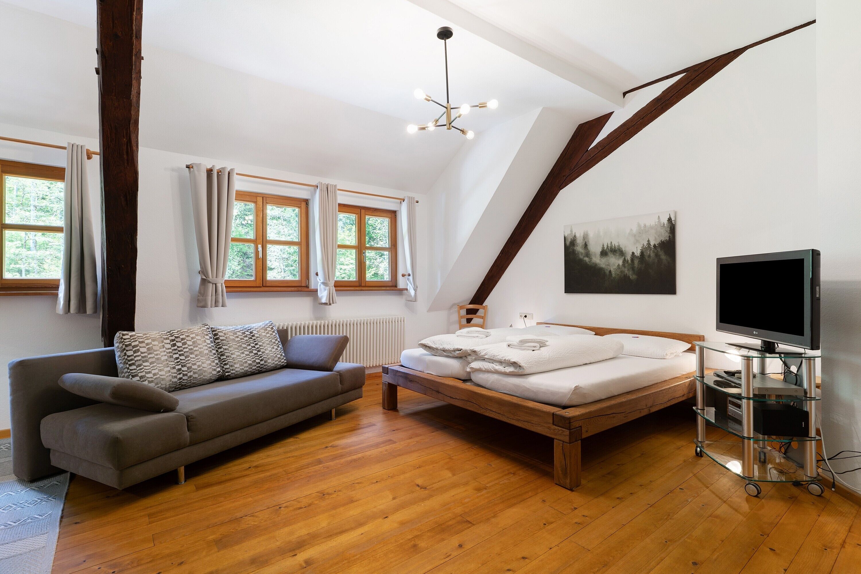 4 bedrooms, desk, free WiFi, bed sheets