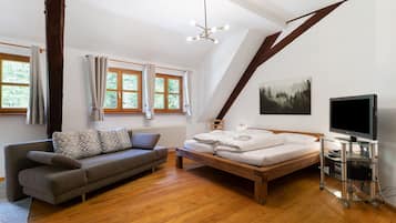 4 bedrooms, desk, free WiFi, bed sheets