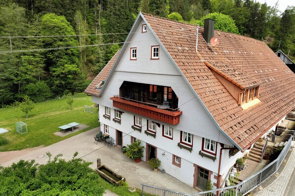 Exterior - Holiday Home 'Haus 1 Hanselishof - 2 Wohnungen' with Mountain View, Private Terrace and Wi-Fi (Schenkenzell)