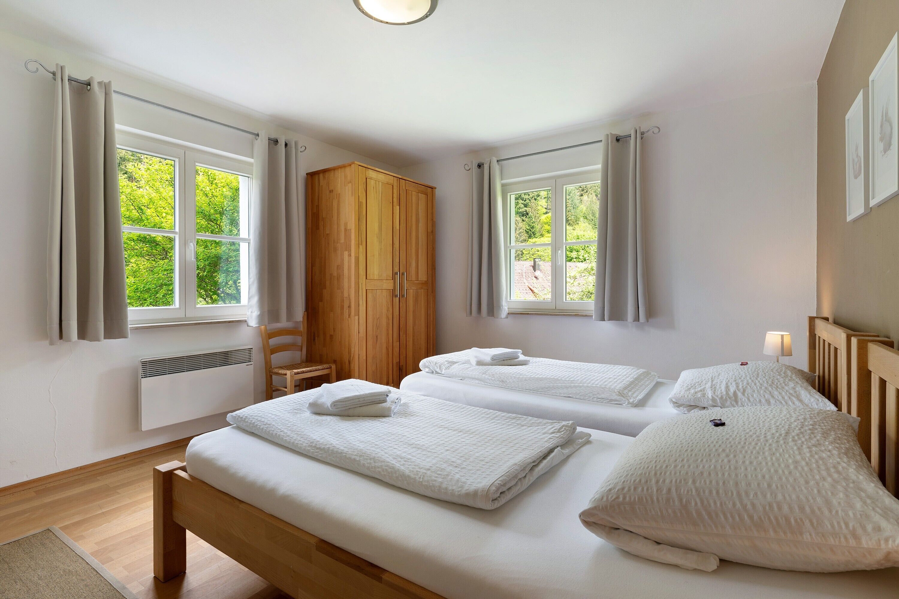 4 bedrooms, iron/ironing board, free WiFi, bed sheets