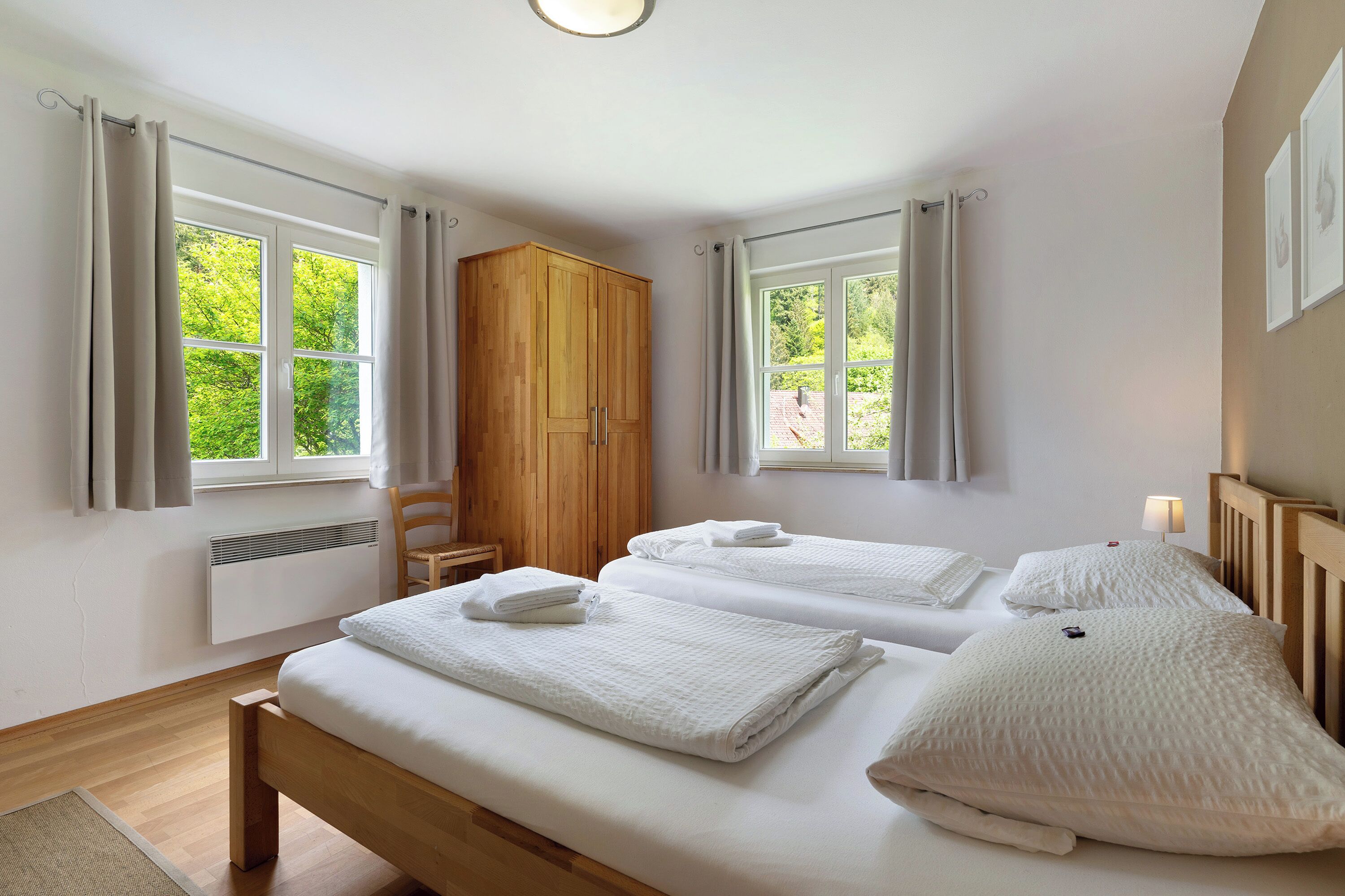 2 habitaciones, tabla de planchar con plancha y wifi gratis 