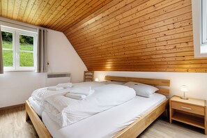 2 bedrooms, iron/ironing board, free WiFi, bed sheets - Apartment 'Ferienhaus 1 - Wohnung Fichte, 64qm' with Mountain View, Balcony and Wi-Fi (Schenkenzell)