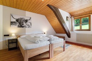 3 bedrooms, iron/ironing board, free WiFi, bed sheets - Apartment 'Ferienwohnung Im Hof 120qm' with Mountain View, Shared Terrace and Wi-Fi (Schenkenzell)