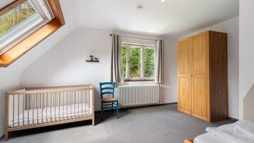 3 bedrooms, iron/ironing board, free WiFi, bed sheets