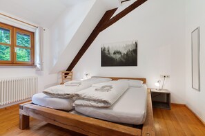1 slaapkamer, een bureau, gratis wifi, beddengoed