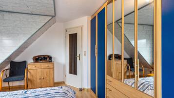 3 bedrooms, iron/ironing board, free WiFi, bed sheets