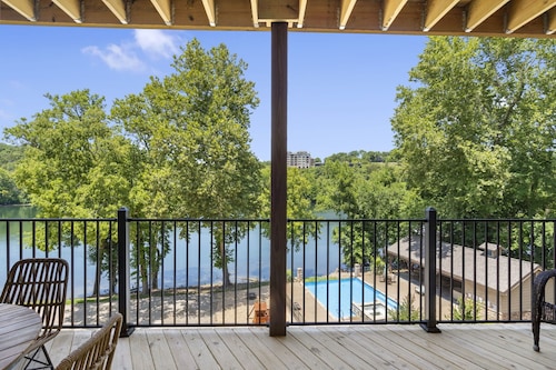 Lakefront Retreat on Lake Taneycomo, Near Branson Landing and Attractions