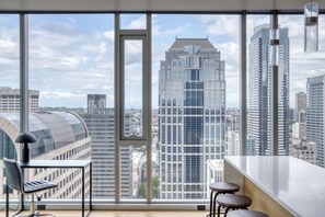 Interior - Luxe Downtown 2BR w/ Gym, W/D & BBQ, near Dining & Shops, by Blueground (Seattle)
