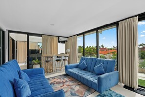 Smart TV, ping pong, stereo - Large Luxury Modern Mansion Sleeps up to 50 (Kuta Utara)