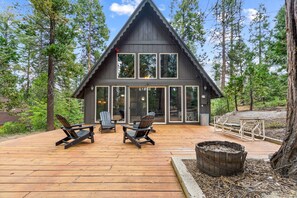 Terrace/patio - Shaver Wood Forrest-Smokey Tree (Shaver Lake)