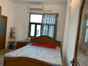 1 Schlafzimmer, Bügeleisen/Bügelbrett, Bettwäsche