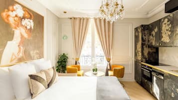 2 chambres, bureau, fer et planche Ă repasser, lit parapluie