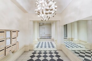 Interior - Merveil - Luxury Suite - Louvre - Ours I (Paris)