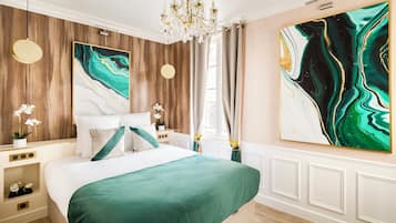 5 Schlafzimmer, Schreibtisch, Bügeleisen/Bügelbrett, Reisekinderbett