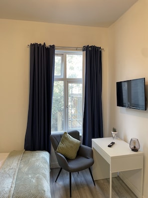 1 bedroom, WiFi, bed sheets