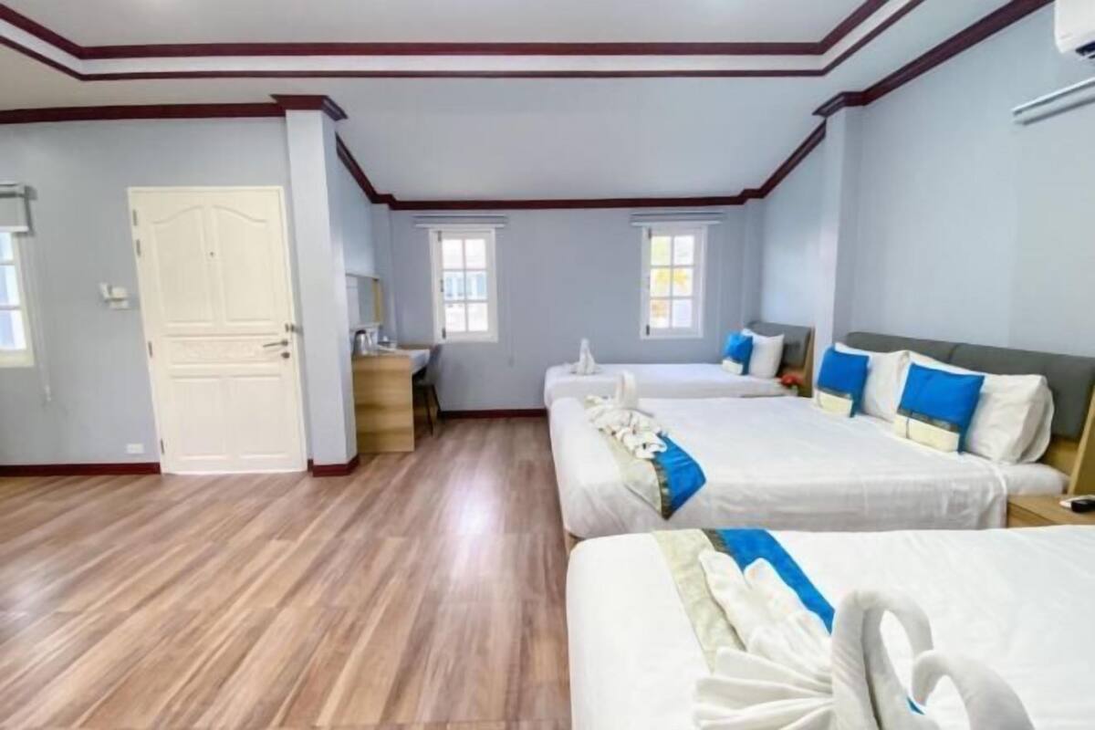 1 bedroom, minibar, desk, laptop workspace