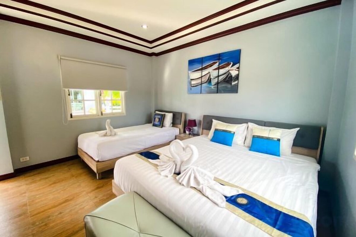 1 bedroom, minibar, desk, laptop workspace