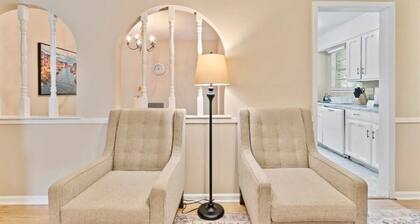 Near Parks, Dining, & Shopping - Glade Park Gem