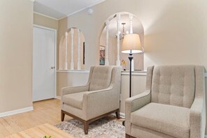 Interior - Near Parks, Dining, & Shopping - Glade Park Gem (Montgomery)