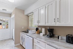 Fridge, microwave, oven, stovetop - Near Parks, Dining, & Shopping - Glade Park Gem (Montgomery)