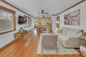 Smart TV, biblioteca musicale, impianto stereo