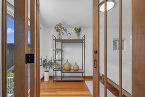 2 camere, una scrivania, ferro/asse da stiro, culla da viaggio